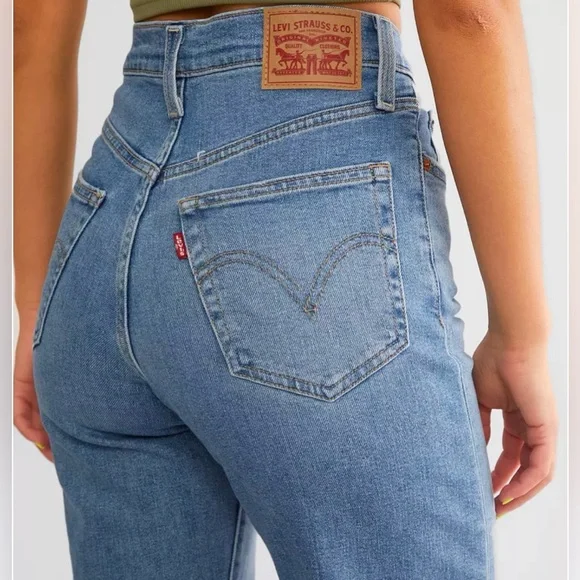 Levi’s Ribcage Straight Ankle Jean In Center Lane Light Wash Size W29 L27 - Picture 3 of 9